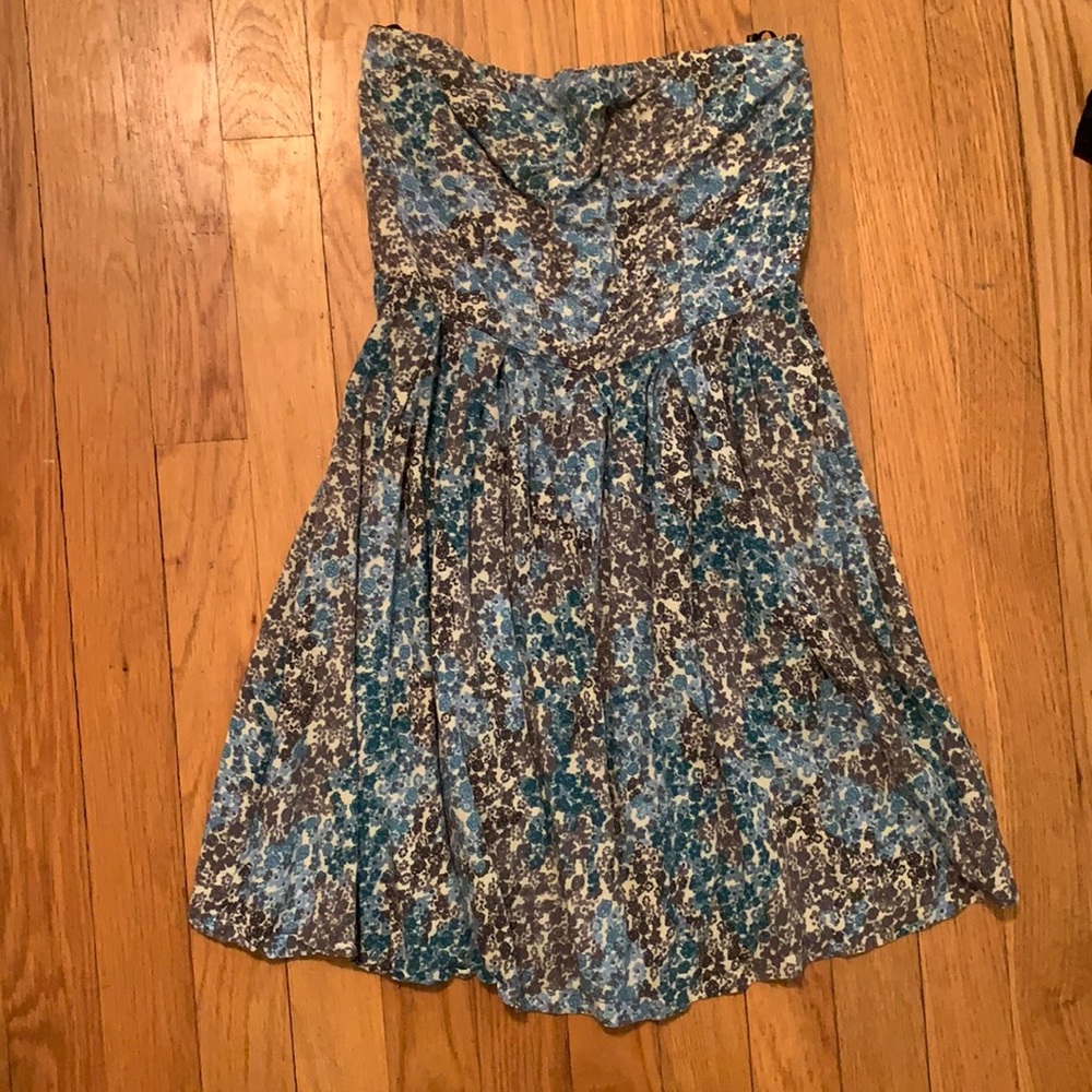 Forever 21 Strapless Blue, Gray, and White strapless dress. Size small